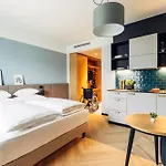 Hotel Harry's & *