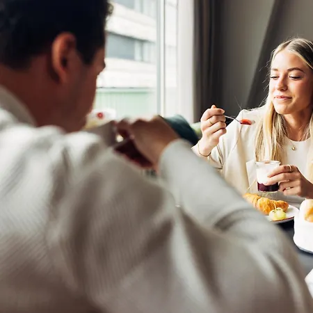 Harry's & מלון *