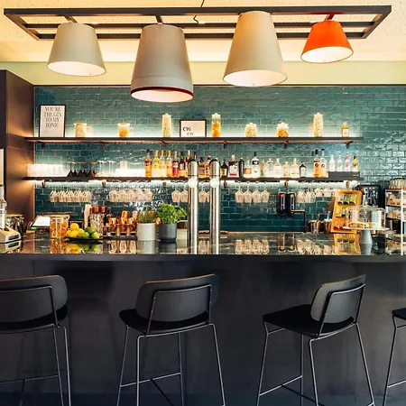 Harry's & מלון לינץ