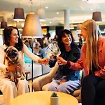 Hotel Harry's & *
